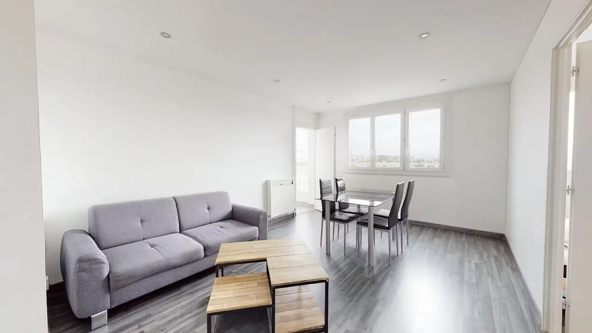 Bright and airy student room with easy university access in 