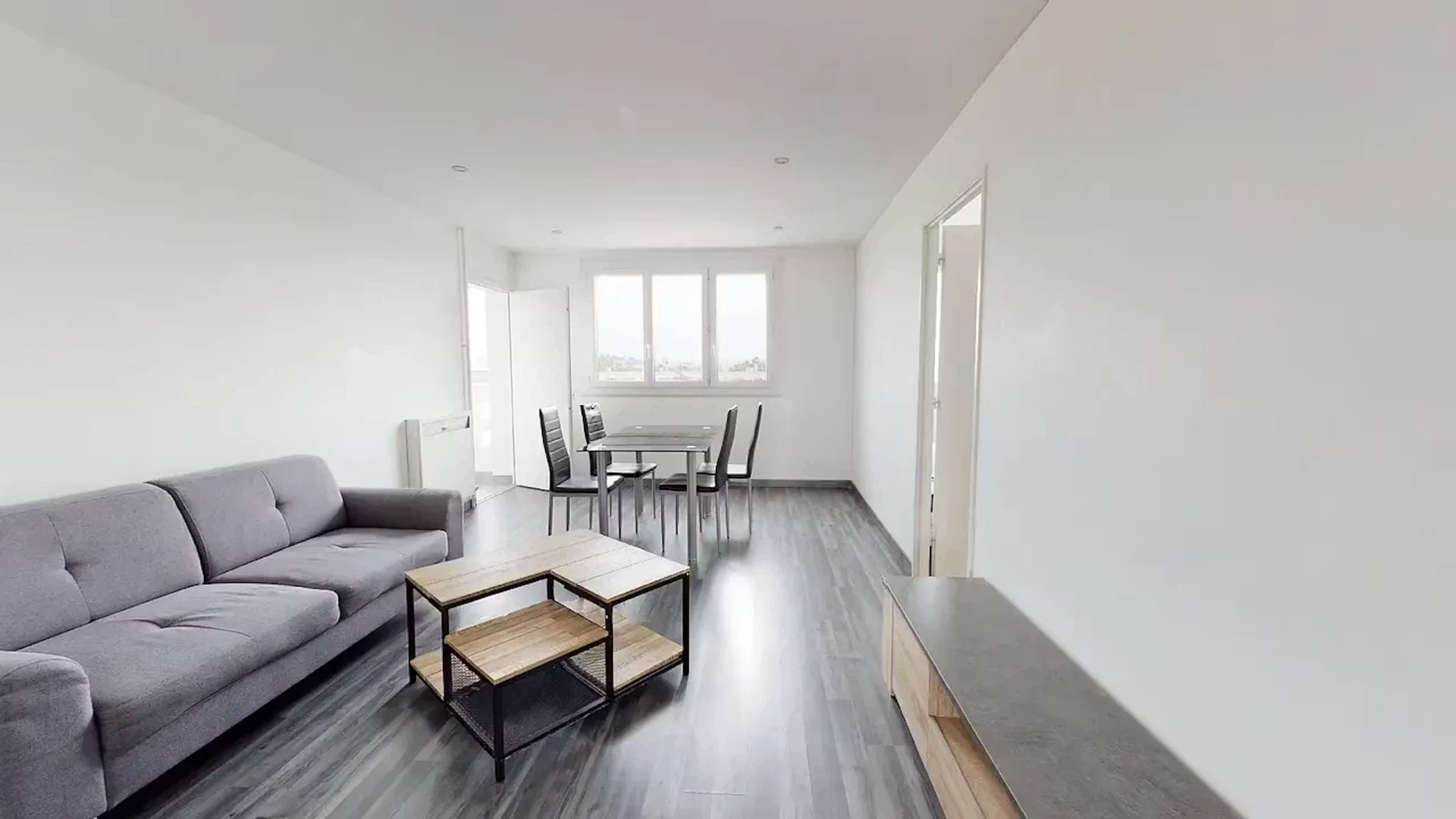 Room for rent in student apartment in , fully furnished