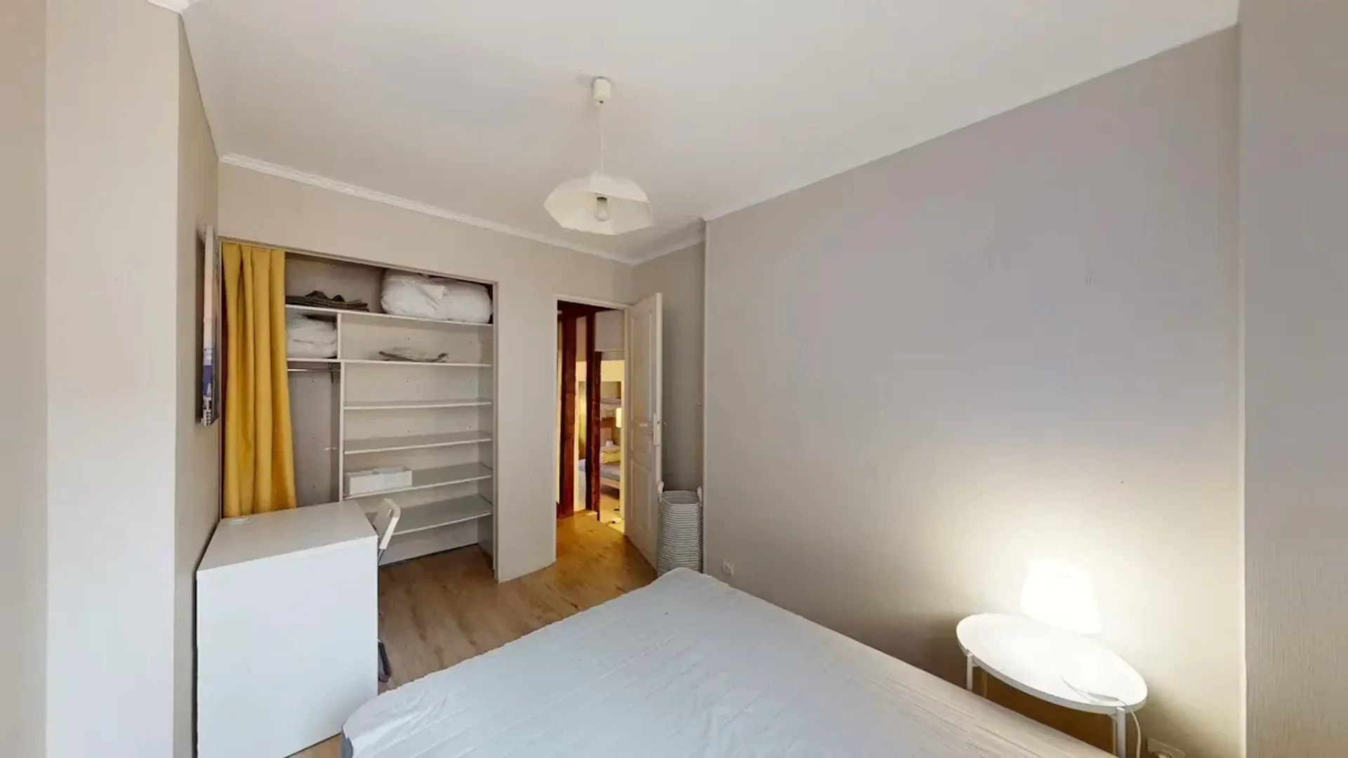 Habitación en apartamento estudiantil en alquiler en , completamente amueblado