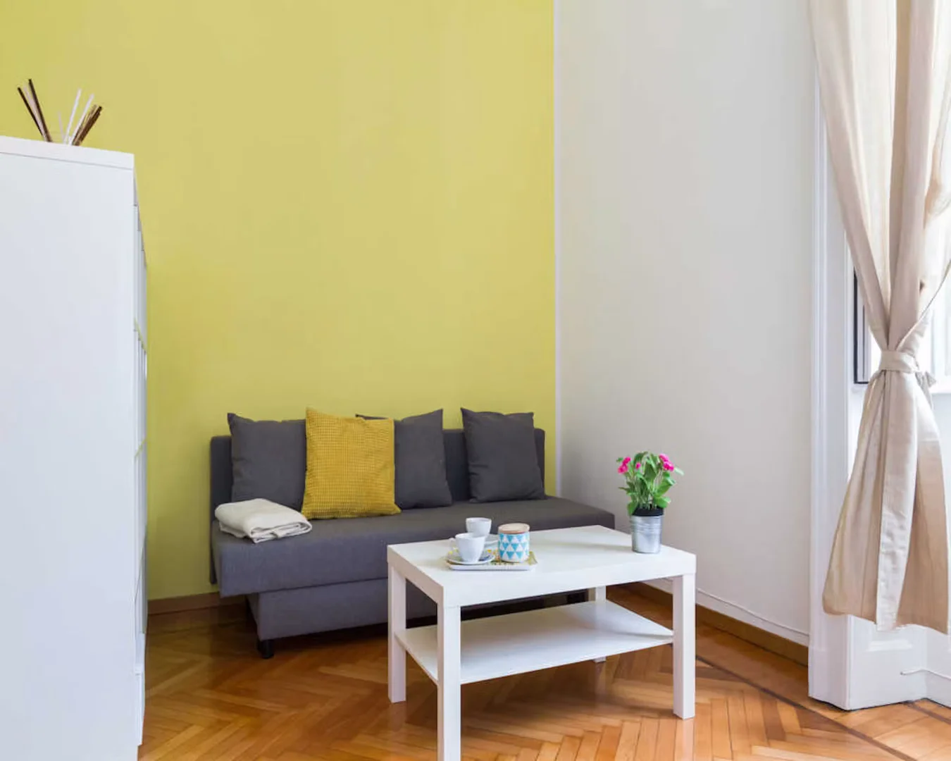 Stanza per studenti luminosa e ariosa con facile accesso all'università a 
