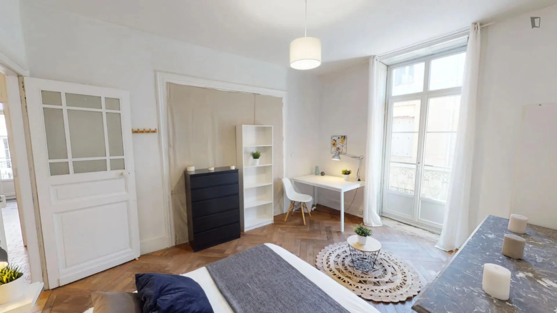 Chambre d'étudiant économique avec emplacement pratique dans 