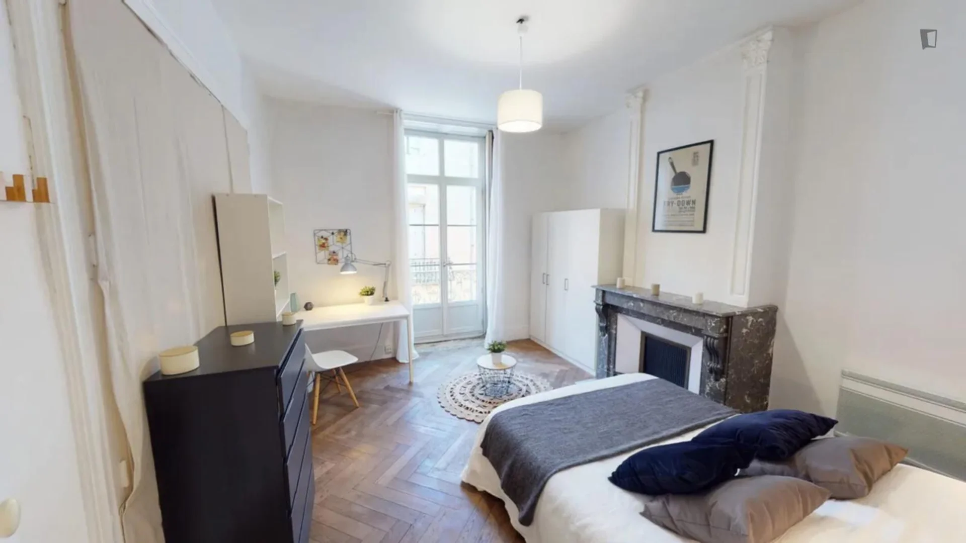 Chambre d'étudiant confortable et spacieuse dans 