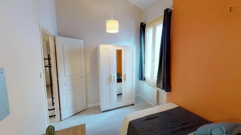 Chambre privée à Cours Gambetta, image 1 de 17