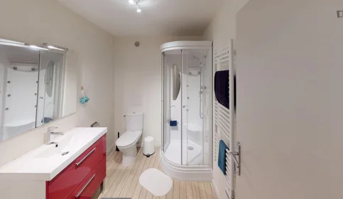 Chambre privée à Cours Gambetta, image 13 de 17
