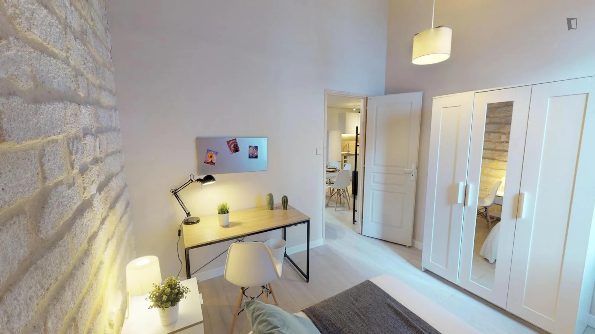 Chambre à louer dans un appartement d'étudiant à , entièrement meublée
