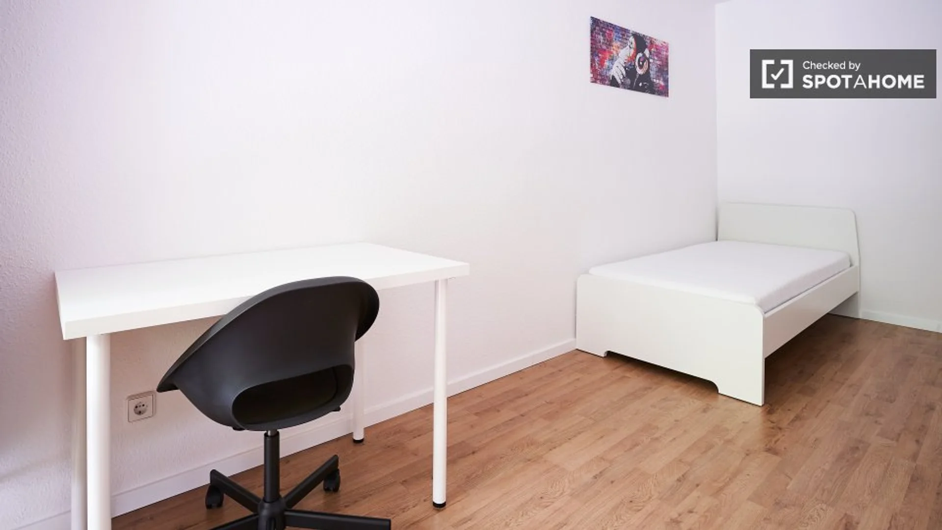 Zimmer in Studentenwohnung in  zu vermieten, voll möbliert