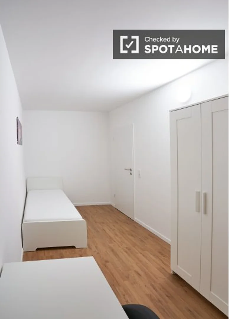 Funktionelles Studentenzimmer perfekt zum Studieren in 