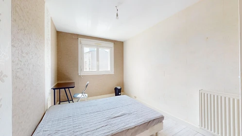 Quarto para alugar num apartamento partilhado em Brest