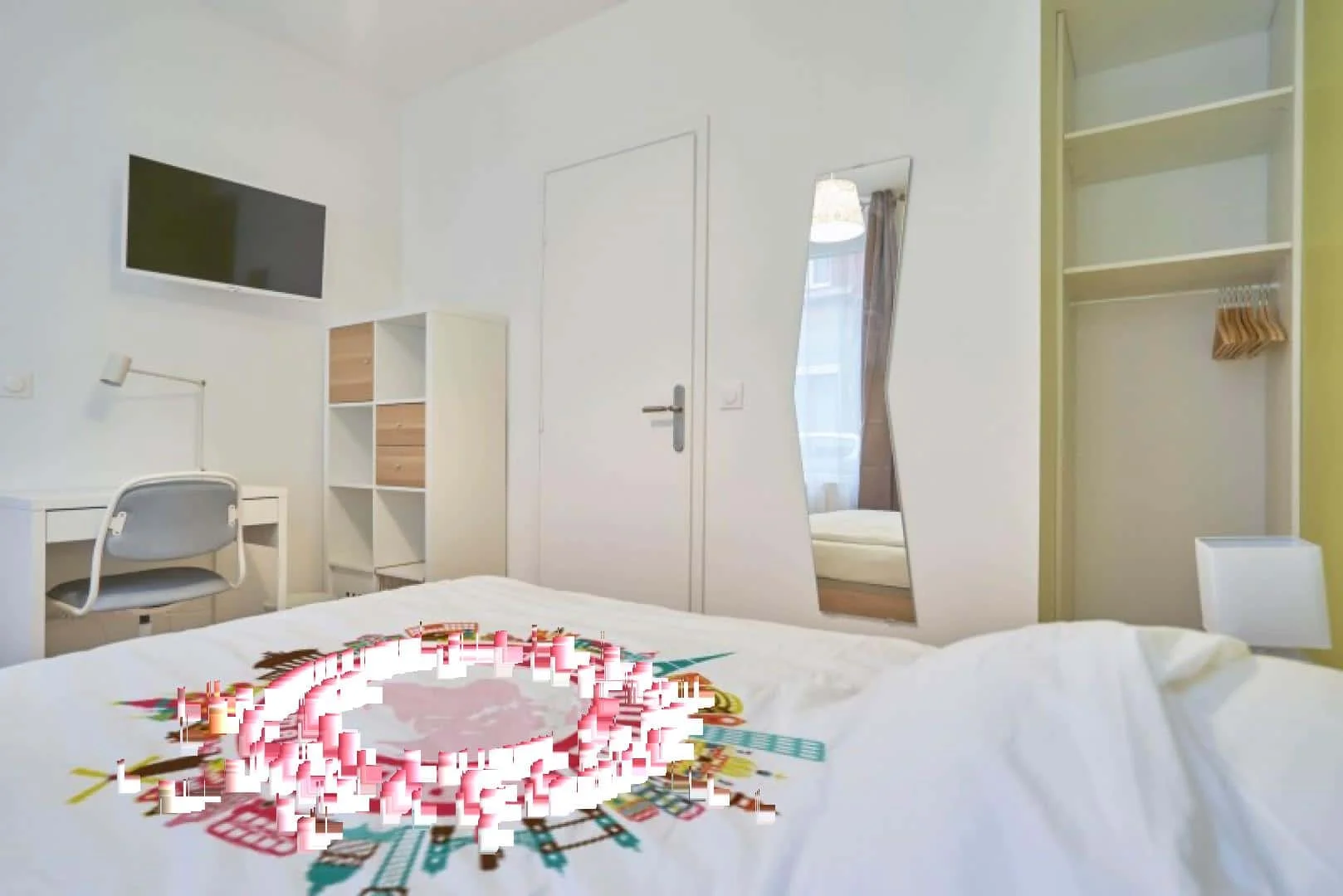Habitación para estudiantes en con área de estudio y facilidades compartidas