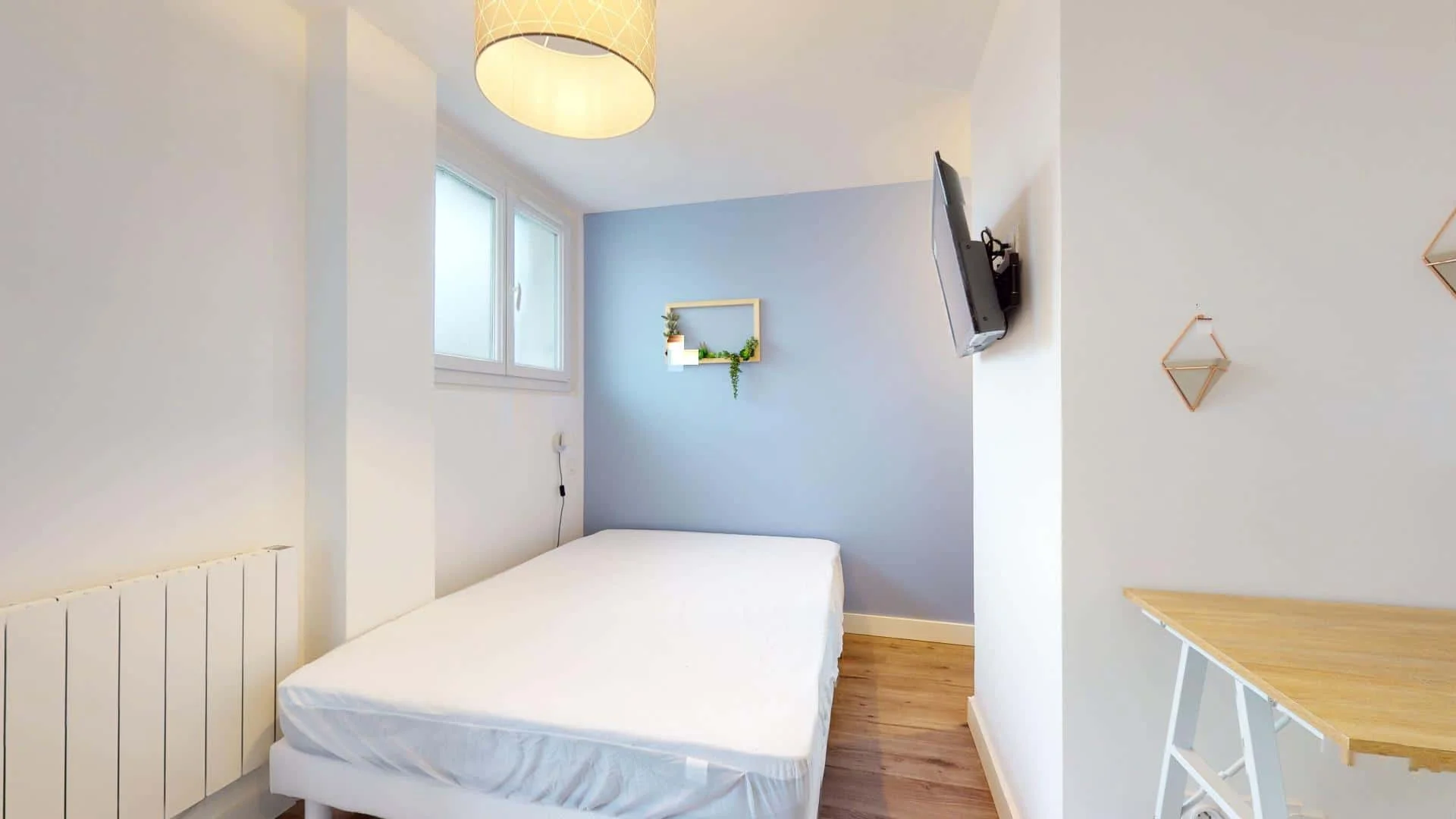 Chambre d'étudiant lumineuse et aérée avec accès facile à l'université dans 