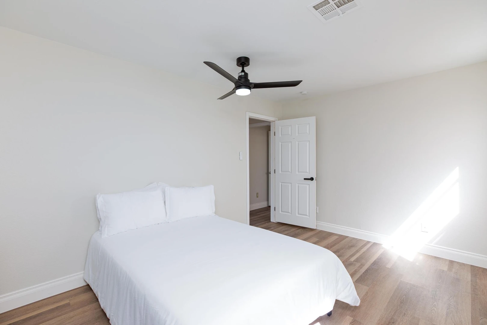 Affordable room for students with ample lighting in 