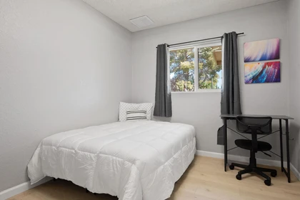 Cheap private room in Phoenix