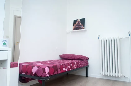 Chambre à louer dans un appartement en colocation à Torino