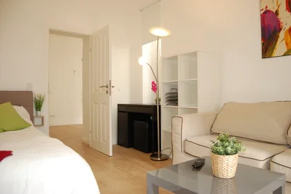 Dairenin tamamı konumu Schillingstraße, Innenstadt, 10 10 görüntüsü