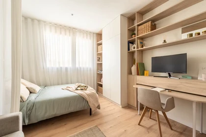 Alcobendas de çift kişilik yataklı kiralık oda
