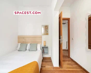 Habitación privada en C. de Mesena, 33, Cdad. Lineal, 28033 Madrid, Spain, imagen 1 de 20