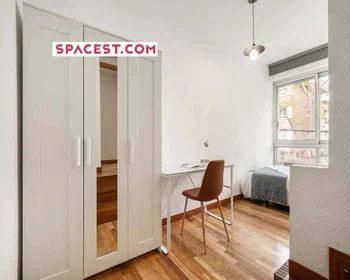 Habitación privada en C. de Mesena, 33, Cdad. Lineal, 28033 Madrid, Spain, imagen 1 de 20