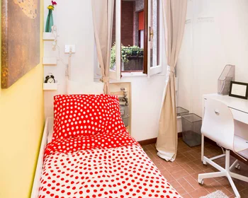 Chambre privée à Via Salvatore Barzilai, image 1 de 10