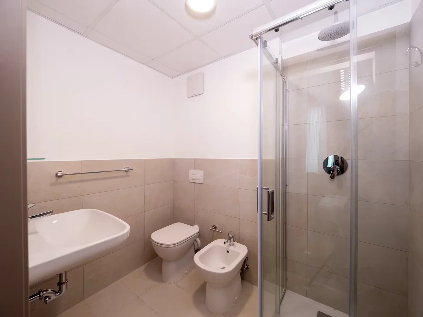 Chambre confortable pour étudiants disponible dans