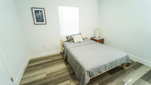 Quarto para alugar com cama de casal em Orlando