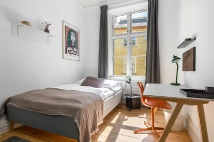 Room for rent in a shared flat in København