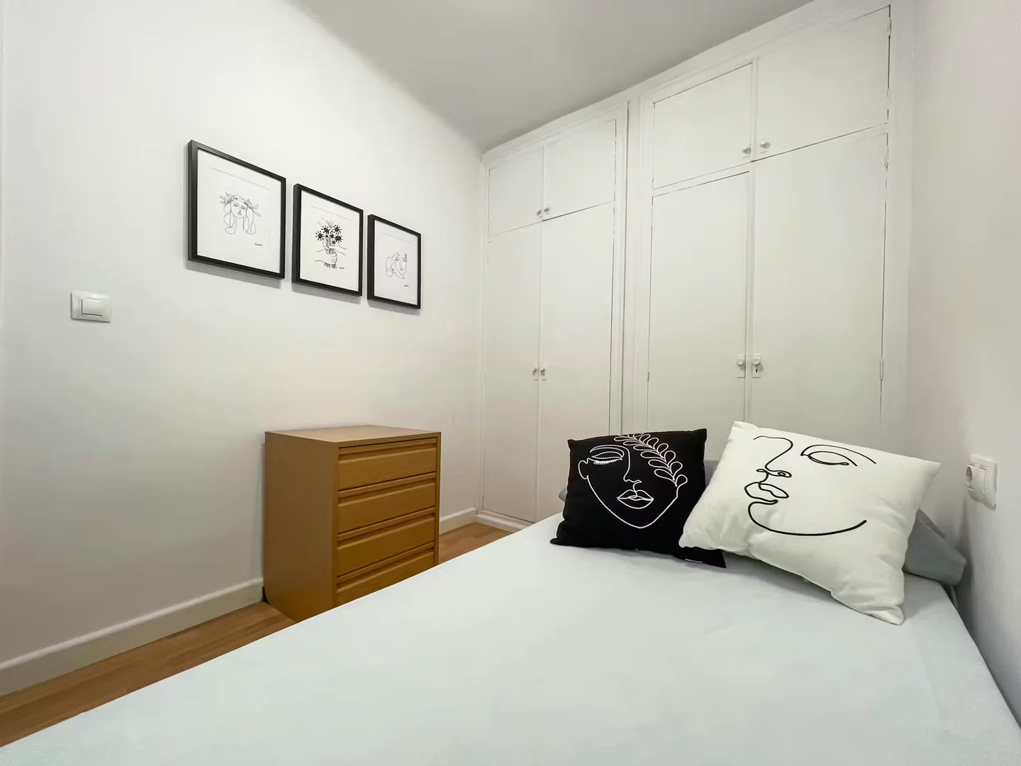 Functional student room perfect for studying in