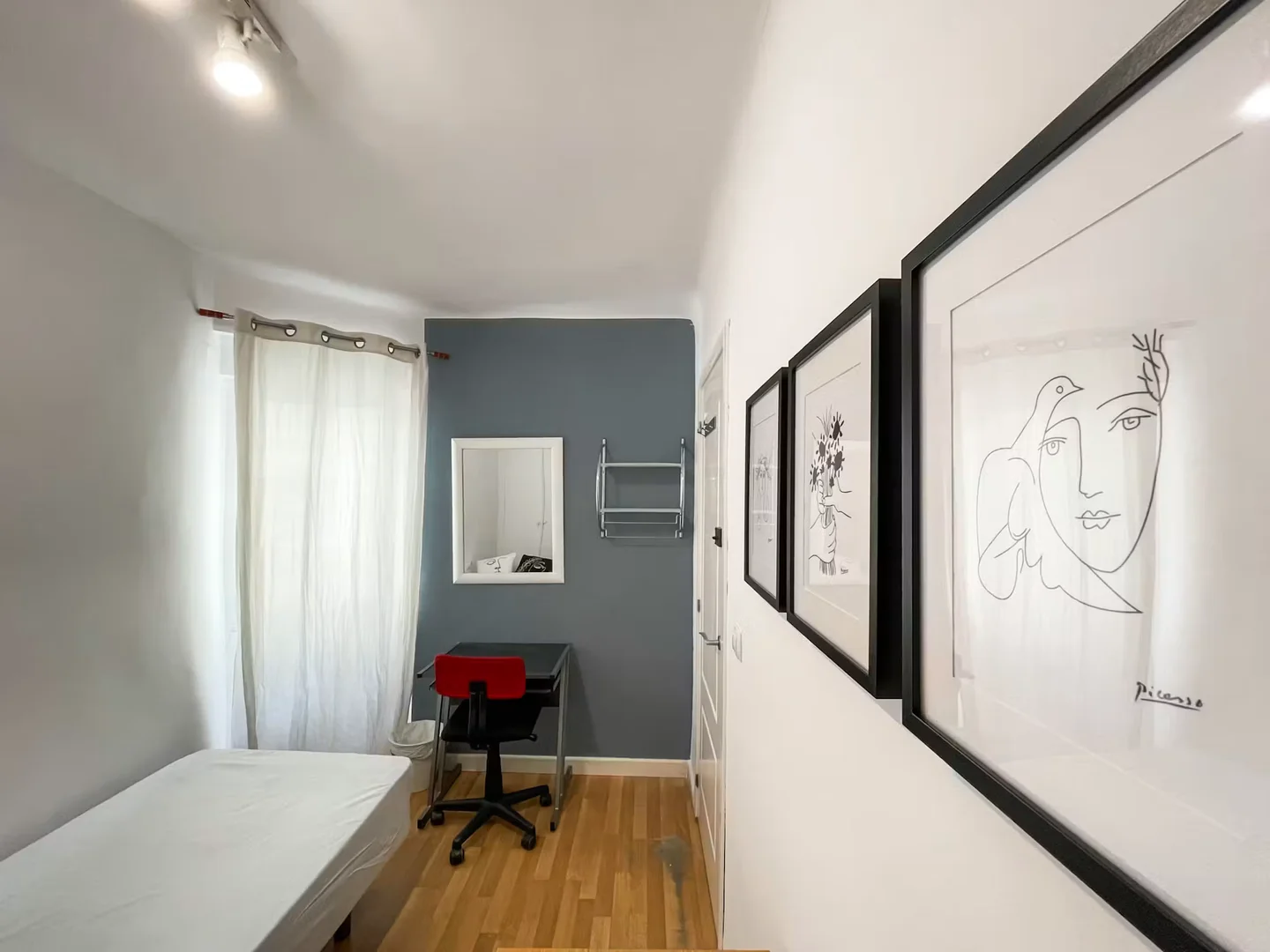 Room for rent in student apartment in , fully furnished