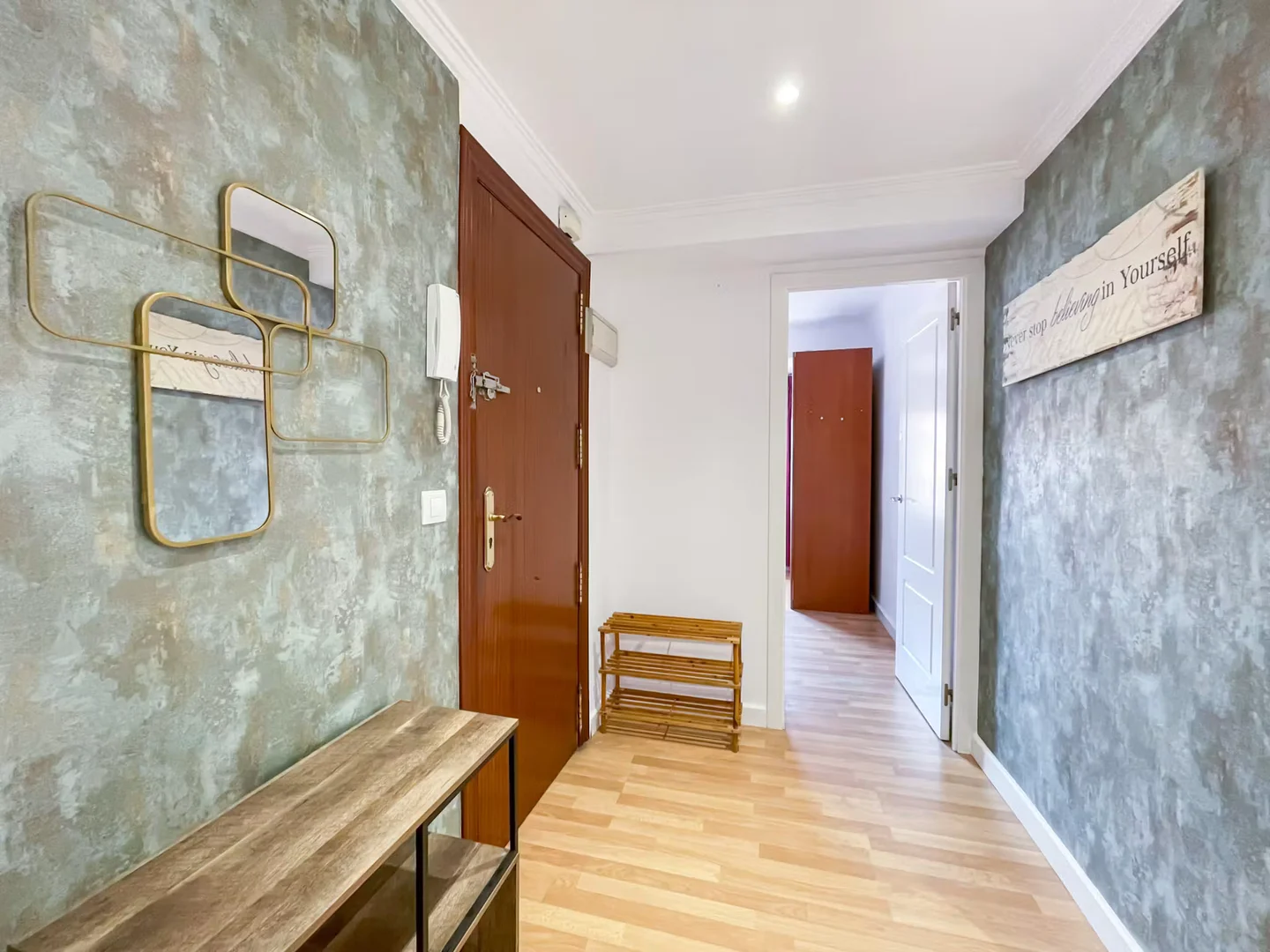 Economical student room with convenient location in