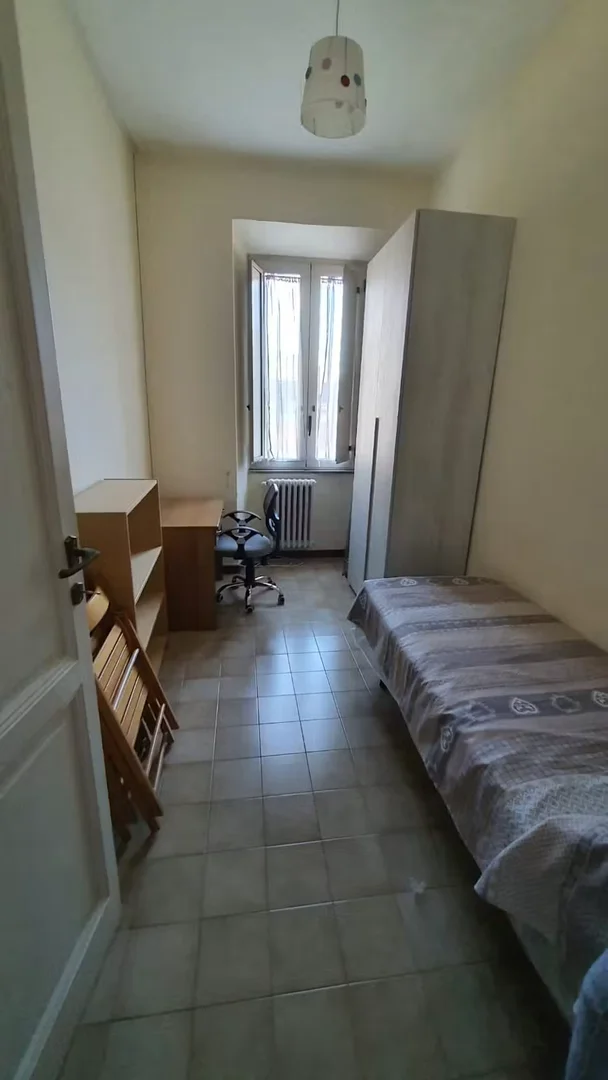 Room for rent in student apartment in , fully furnished