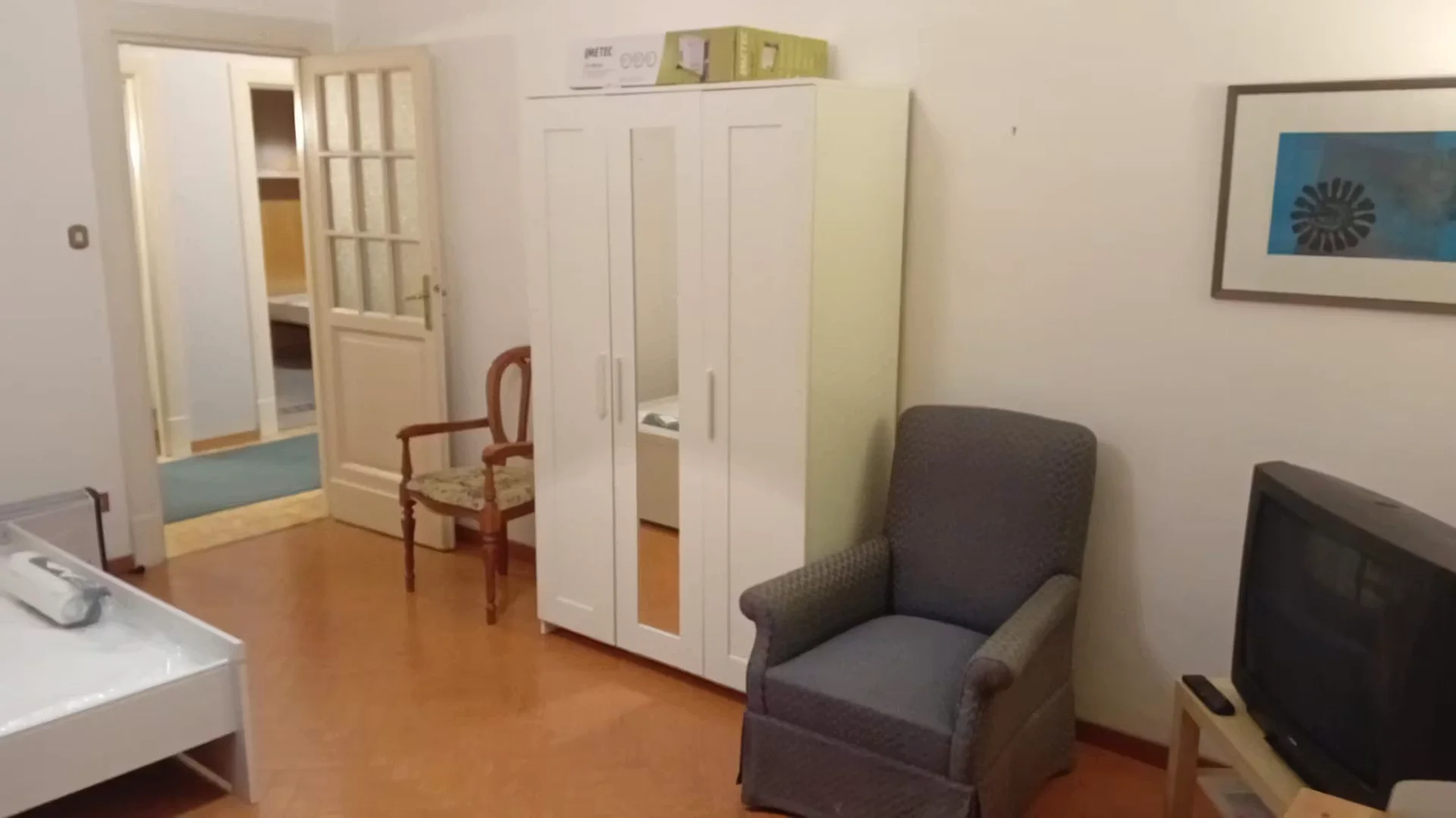 Quarto para alugar em apartamento de estudantes em , totalmente mobilado