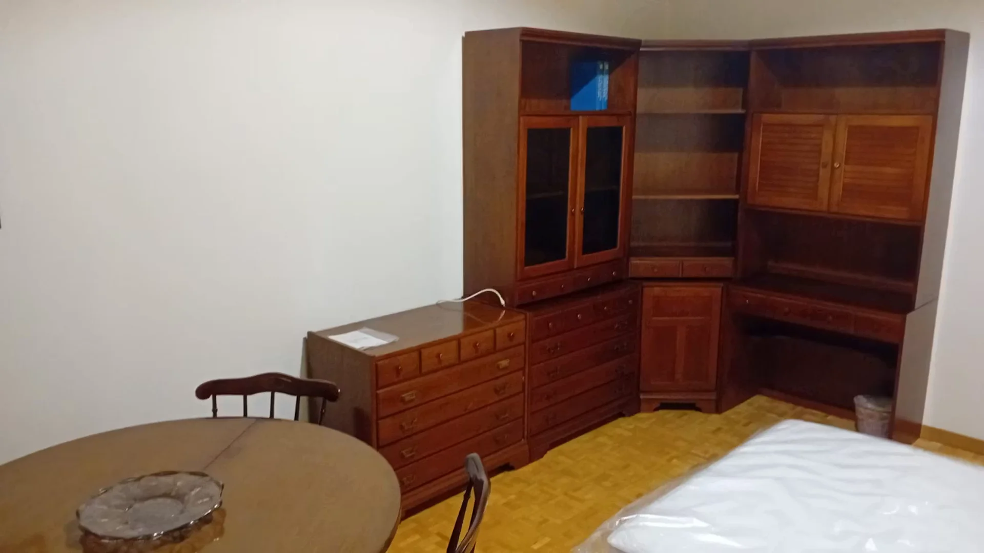 Functional student room perfect for studying in