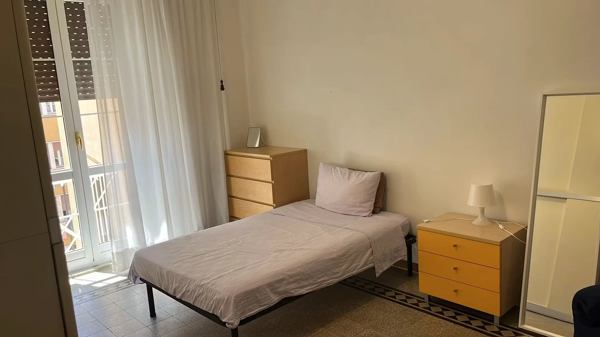 Chambre d'étudiant fonctionnelle parfaite pour étudier dans 