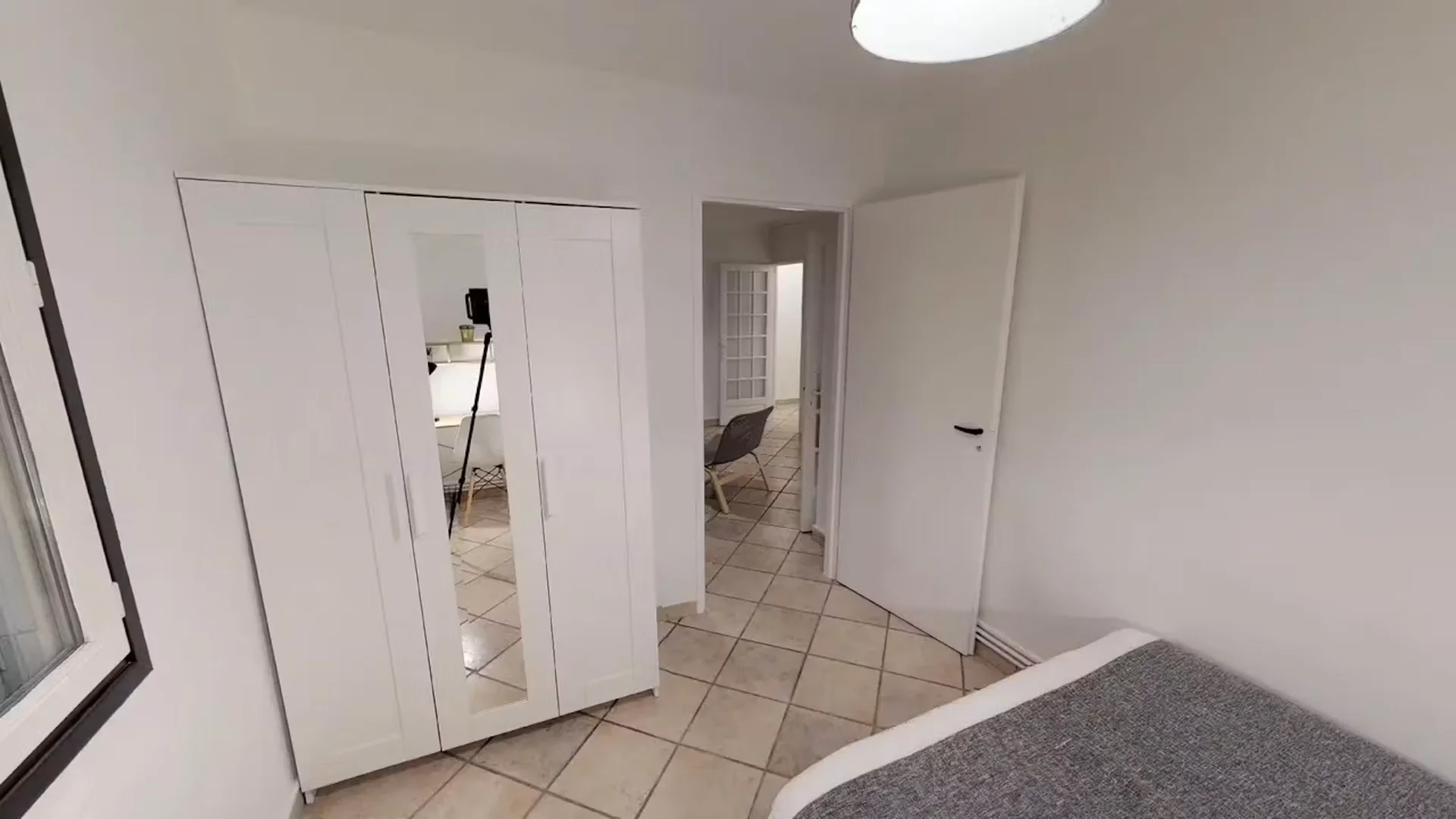 Chambre d'étudiant confortable et spacieuse dans