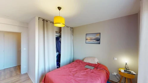 Cheap private room in Limoges