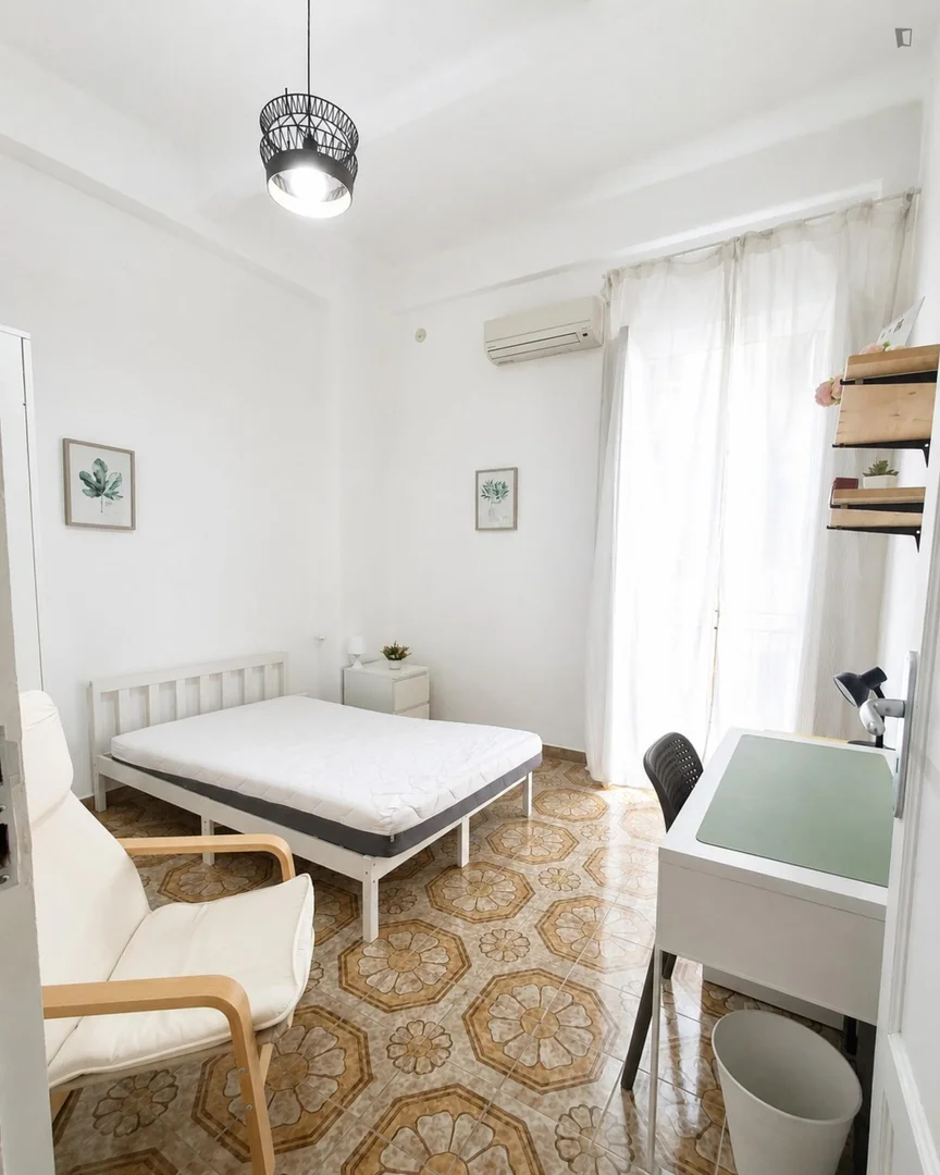 Habitación estudiantil económica cerca del campus en 