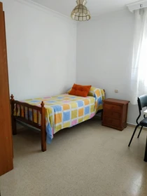 Chambre privée à Avenida Costa de la Luz, image 1 de 7