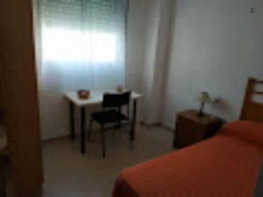 Chambre privée à Avenida Costa de la Luz, image 1 de 7