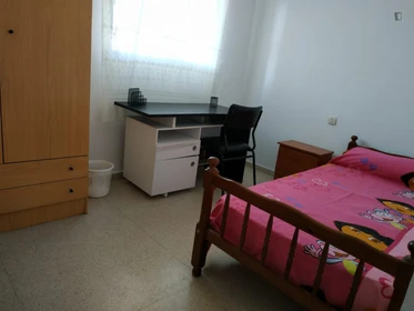 Chambre privée à Avenida Costa de la Luz, image 1 de 7