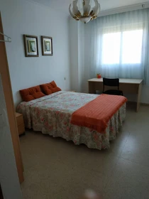 Chambre privée à Avenida Costa de la Luz, image 1 de 7