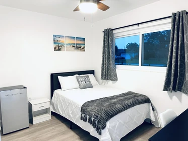 Quarto para alugar com cama de casal em Melbourne-florida