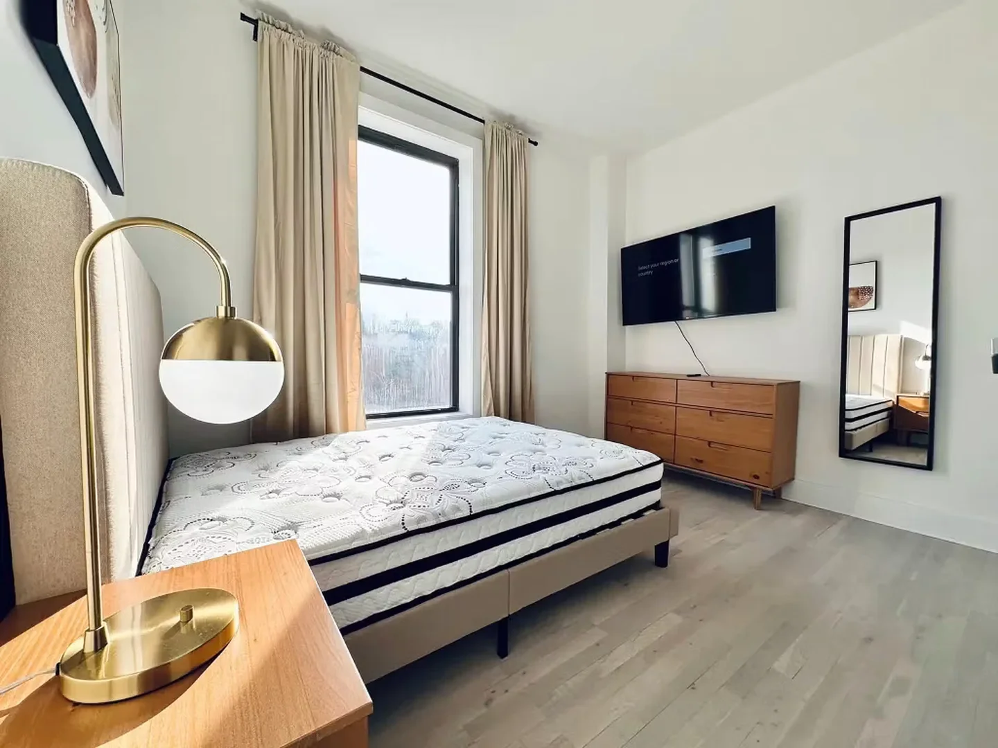 Chambre d'étudiant à  avec espace d'étude et installations communes