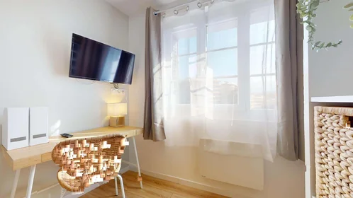 Quarto privado em 64 Rue de Stalingrad, 38100 Grenoble, France, imagem 9 de 22