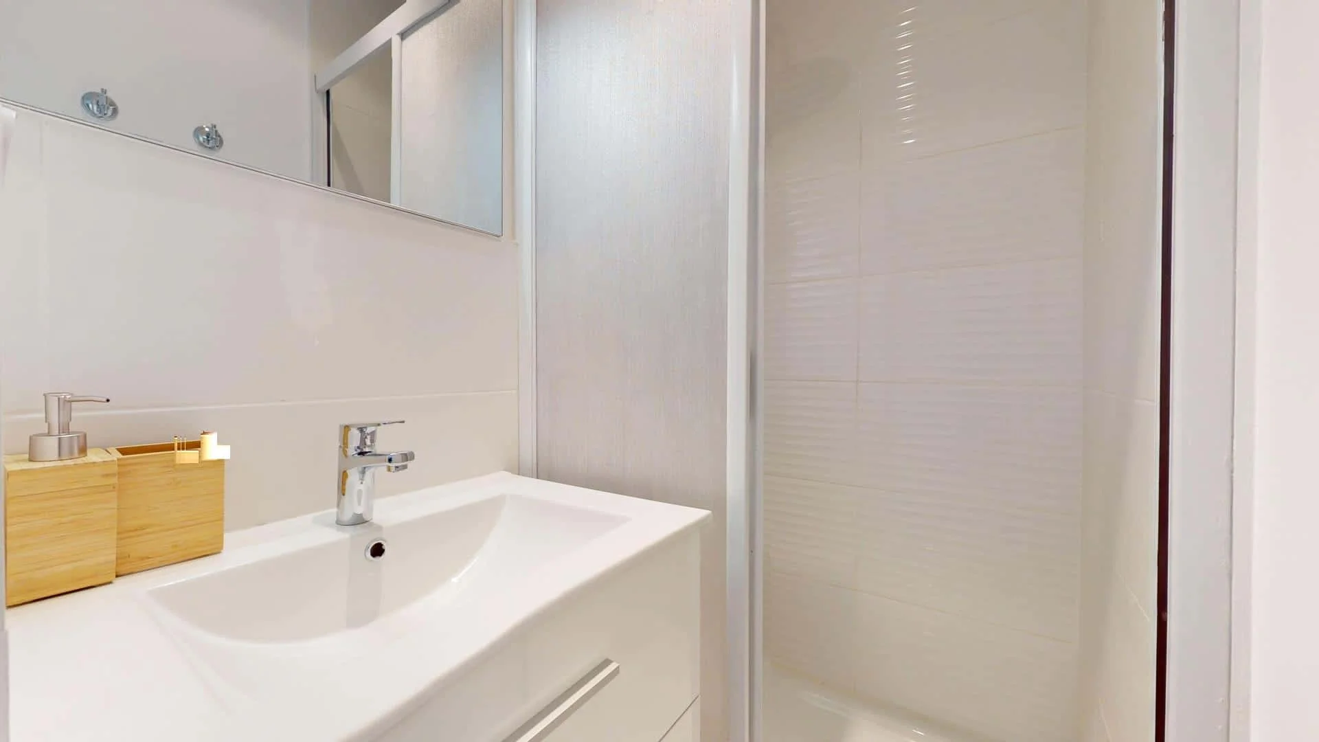 Affordable room for students with ample lighting in 