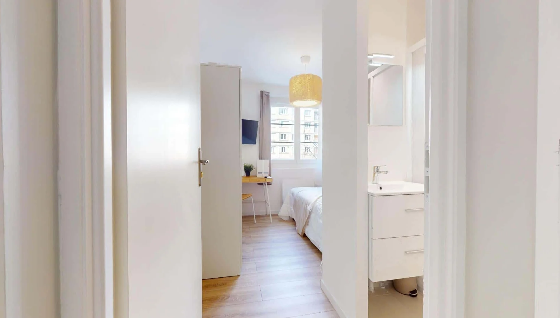 Affordable room for students with ample lighting in 