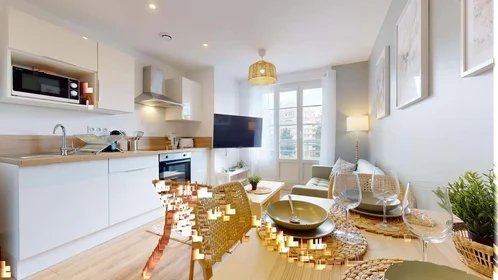 Özel oda konumu 64 Rue de Stalingrad, 38100 Grenoble, France, 10 20 görüntüsü