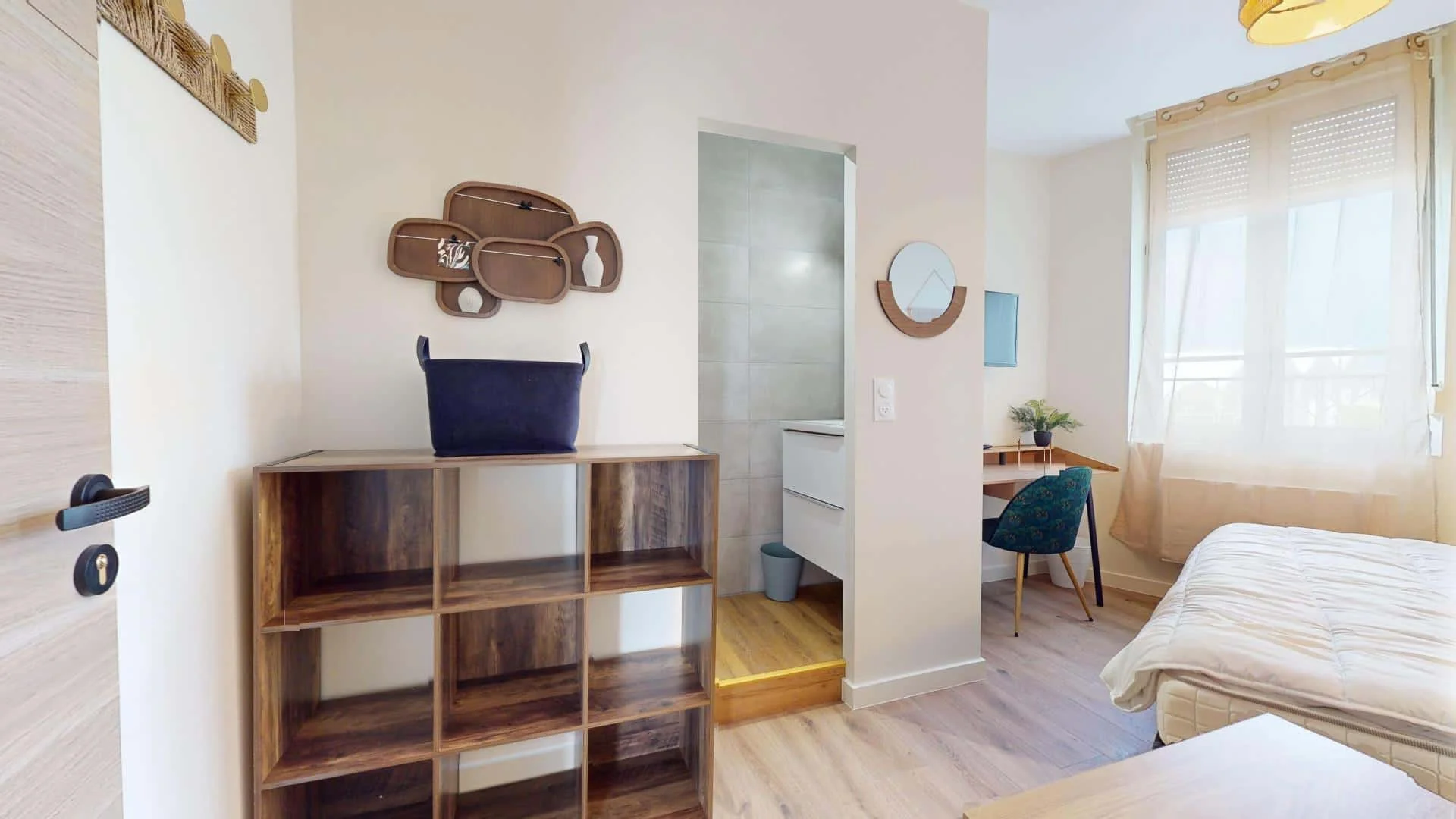 Room for rent in student apartment in , fully furnished