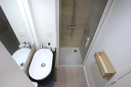 Quarto privado em 12 Rue Saint-Pol Roux, 29200 Brest, France, imagem 3 de 8