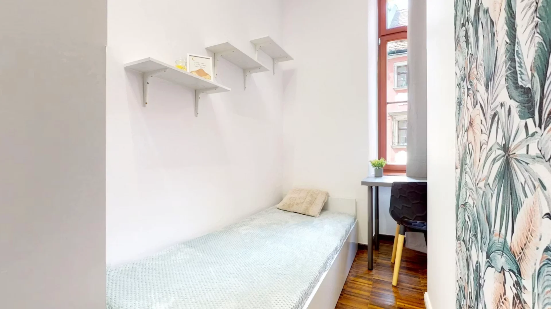 Economical student room with convenient location in 
