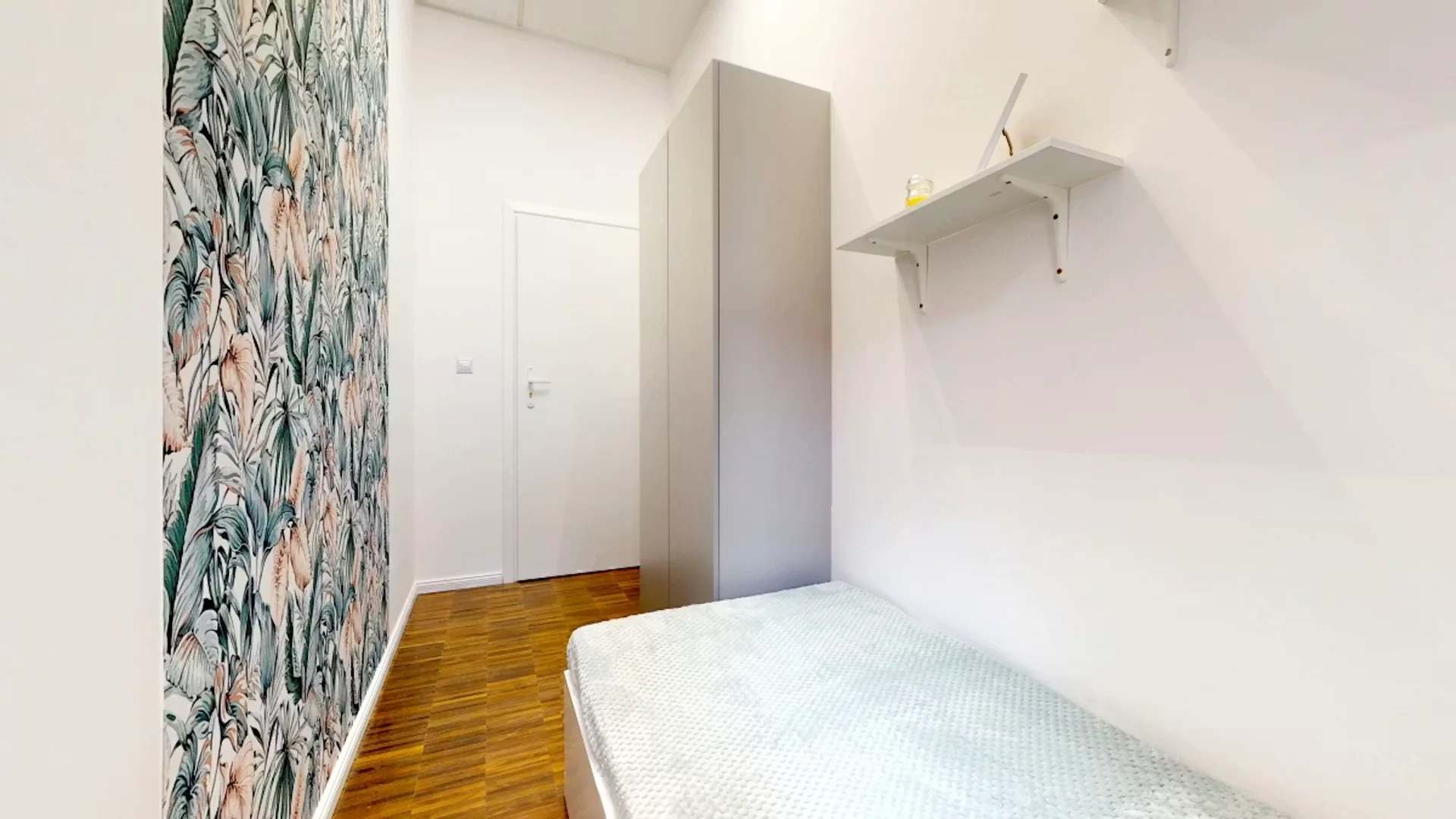 Budget-friendly student room close to campus in 