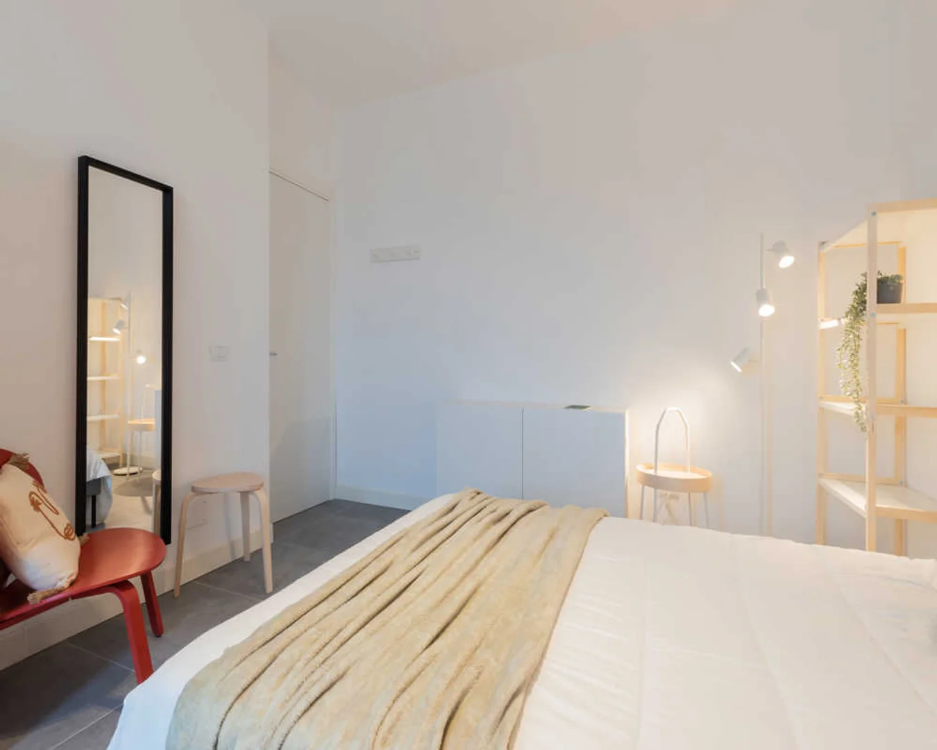 Habitación asequible para estudiantes con buena iluminación en